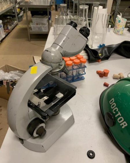 Microscope